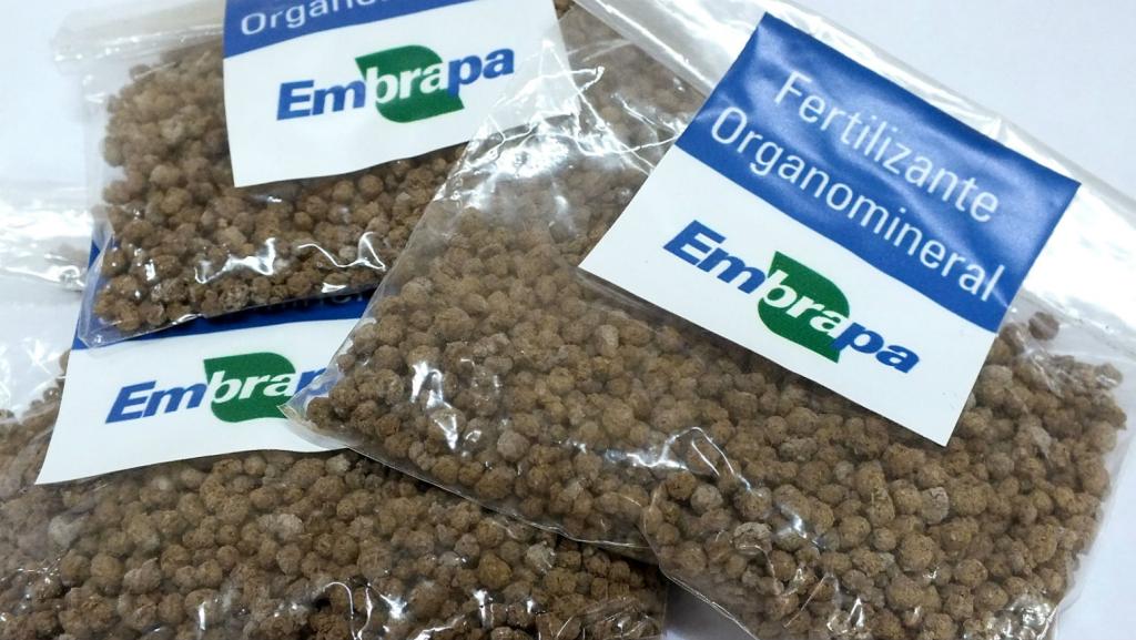 Uso de fertilizantes organomineral e convencional precisa de mais estudo no Brasil