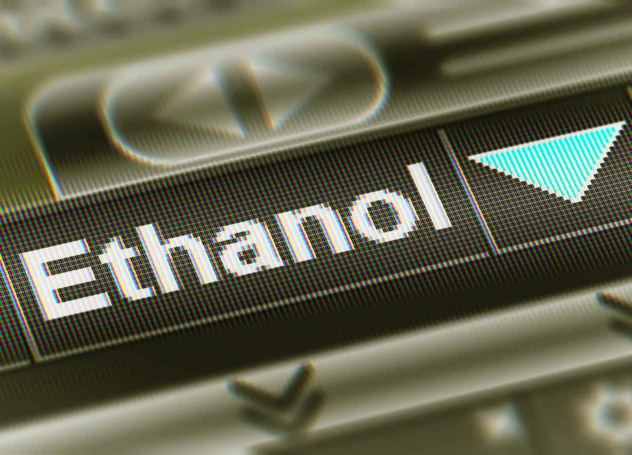 Etanol lidera queda dos combustíveis em maio