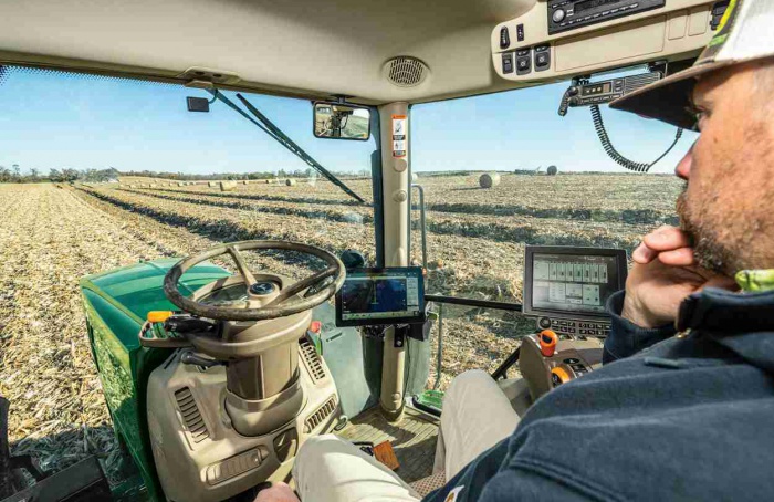 John Deere lança sistema para automatizar enfardamento