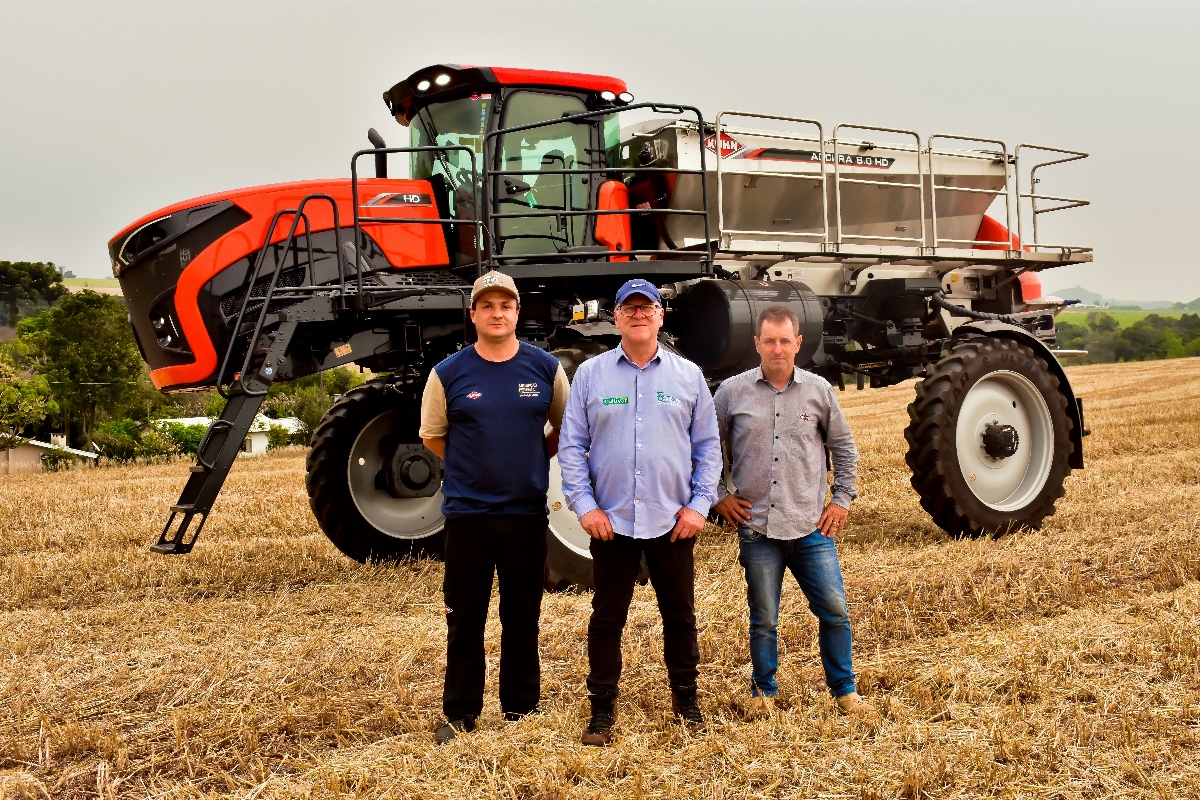 O test drive foi realizado no município de Dois Vizinhos, no Paraná, com o apoio da fábrica da Kuhn e da revenda exclusiva Kuhn, Silva Máquinas Agrícolas&nbsp;&nbsp;