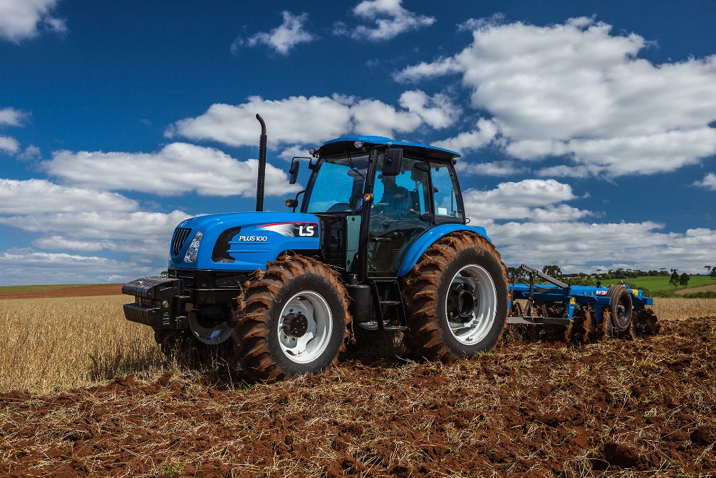 Portal Brasil Engenharia  New Holland amplia linha de tratores