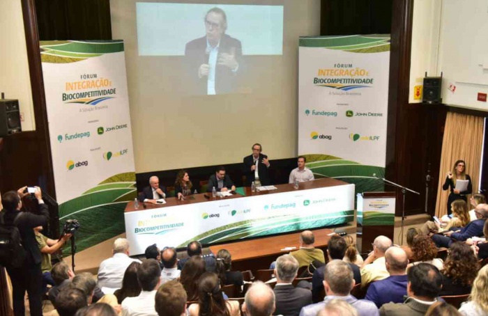 Fórum debate estratégias para ampliar competitividade do agro