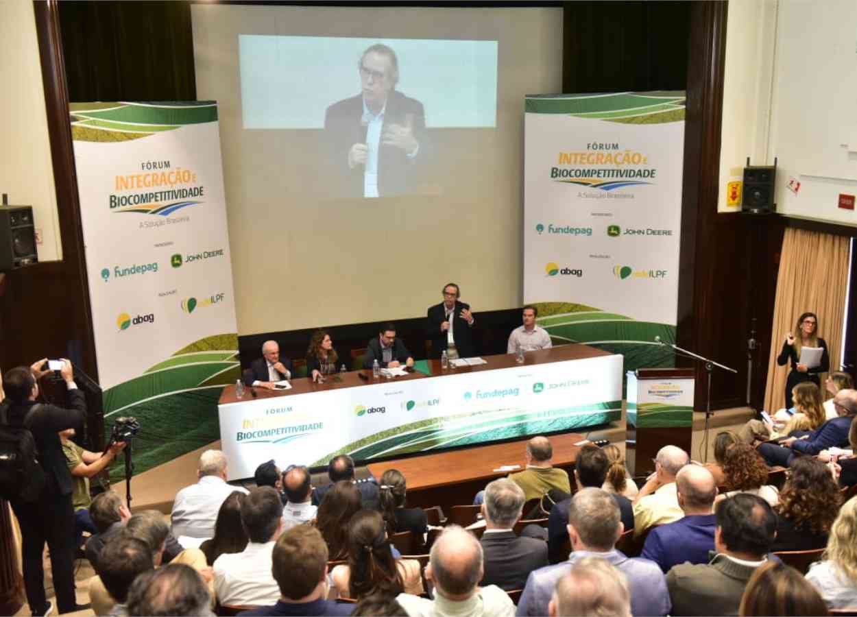 Fórum debate estratégias para ampliar competitividade do agro