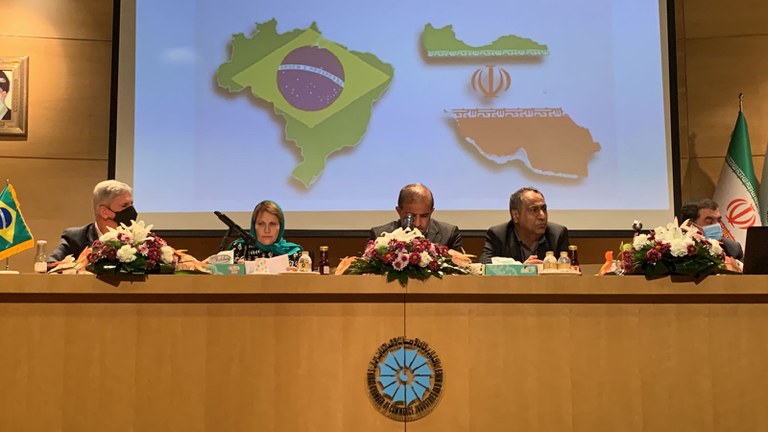 No Irã, ministra mostra potencial de exportação de produtos brasileiros