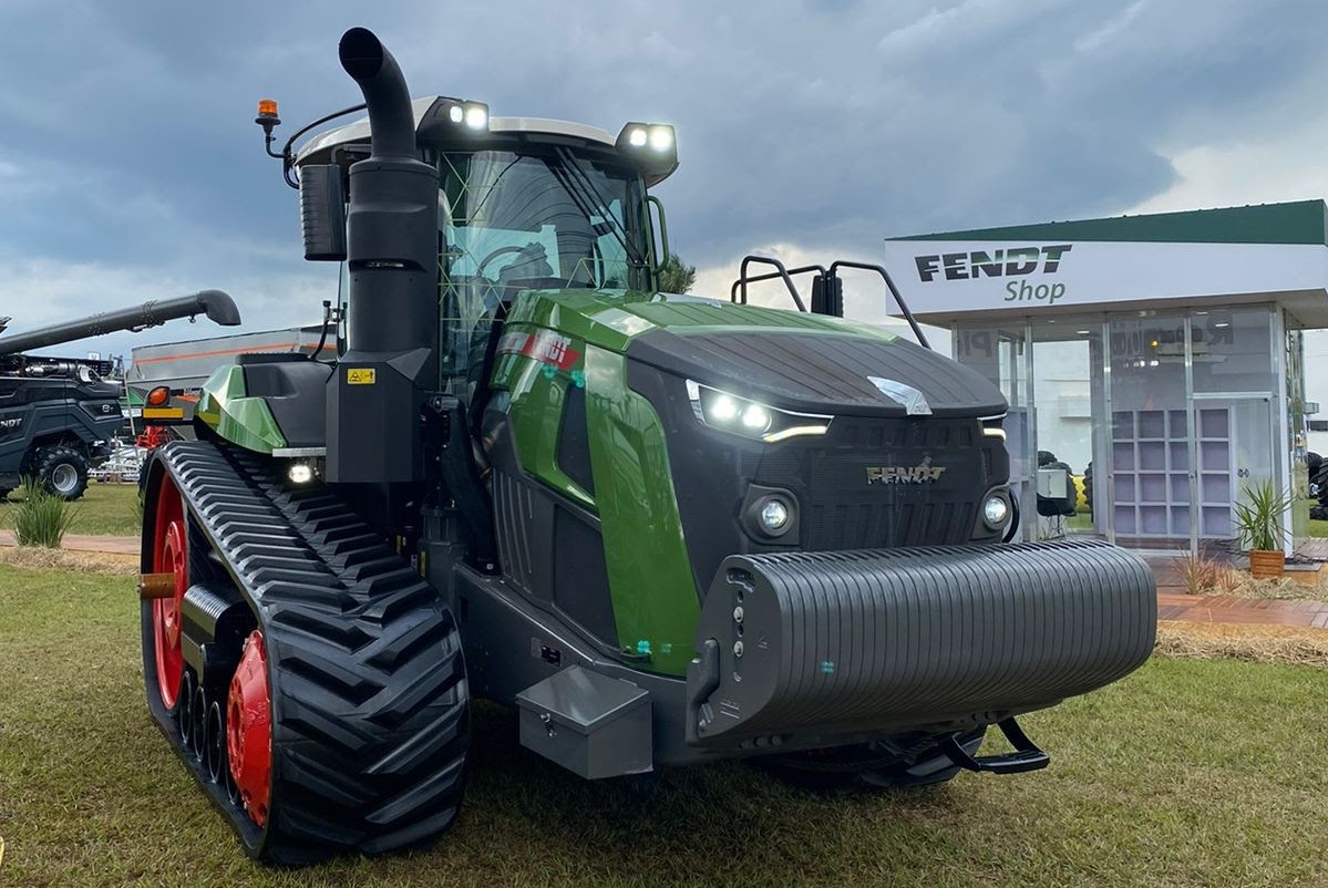 Grupo Vamos Apresenta Lan Amentos Da Fendt E Valtra Na Agrobras Lia Revista Cultivar