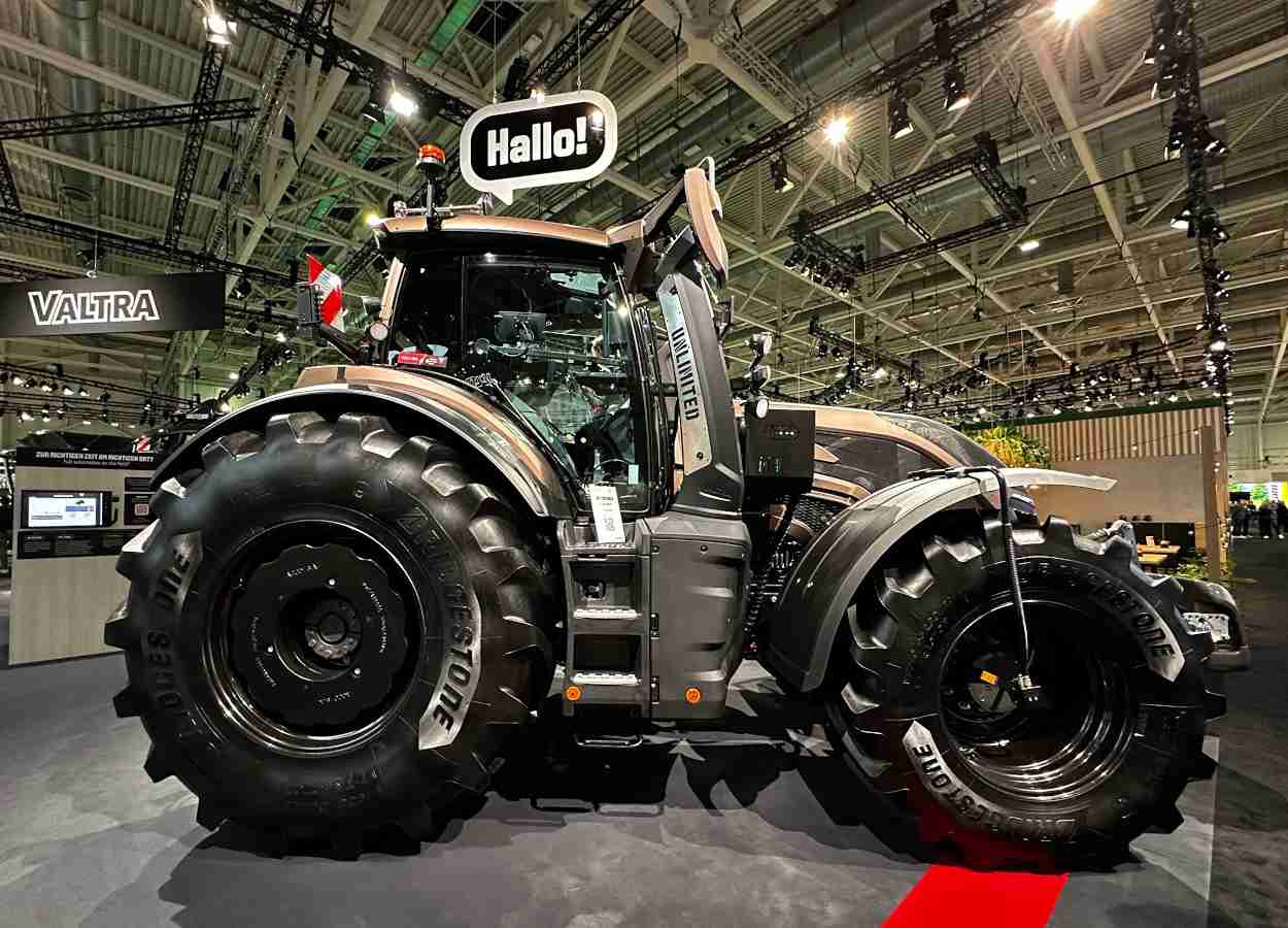 Valtra mostra conceito de "trator falante" na Agritechnica 2025