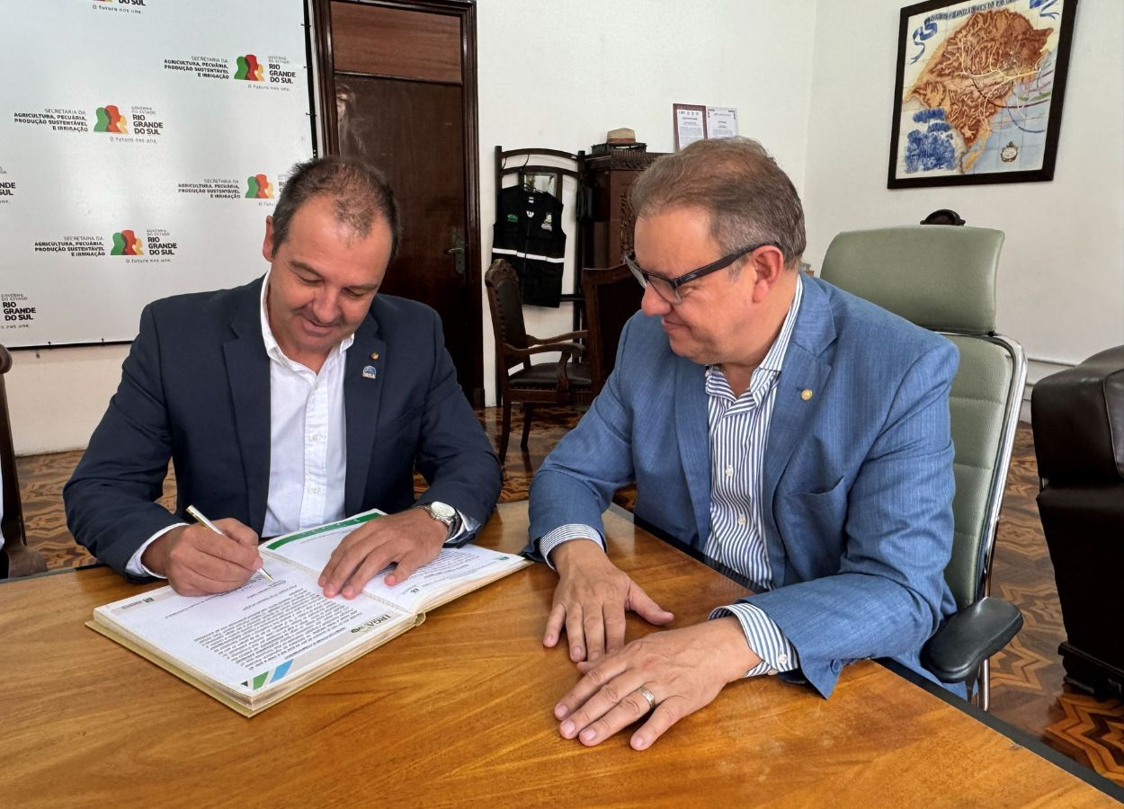 Alexandre Velho toma posse como novo presidente do Irga-RS