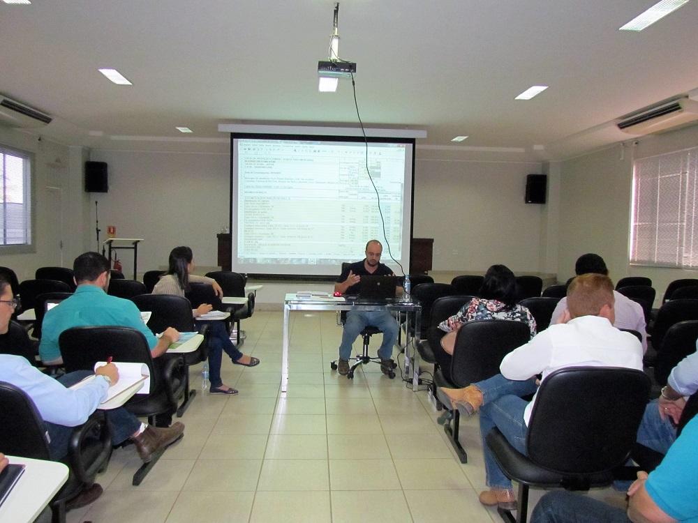 Atualização dos custos de produção do algodão e estudos de zoneamento de riscos climáticos são debatidos em evento na Abapa