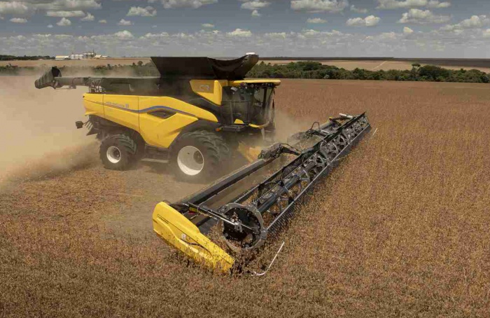 New Holland apresenta colhedora CR11 na Argentina