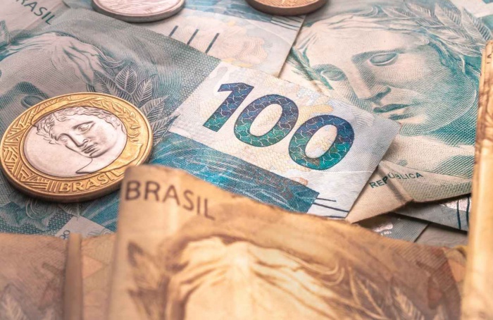Cenário global e fiscal pressiona trajetória do real