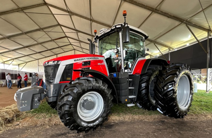 Massey Ferguson apresenta tratores MF 8S na AgroBrasília 2025