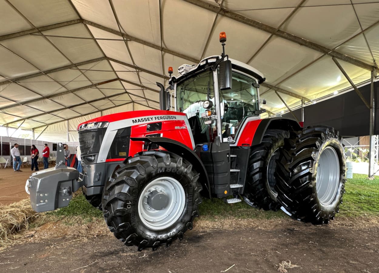 Massey Ferguson apresenta tratores MF 8S na AgroBrasília 2025