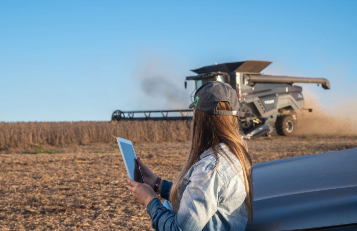 Agro digital ganha espaço com drones, IA e máquinas conectadas