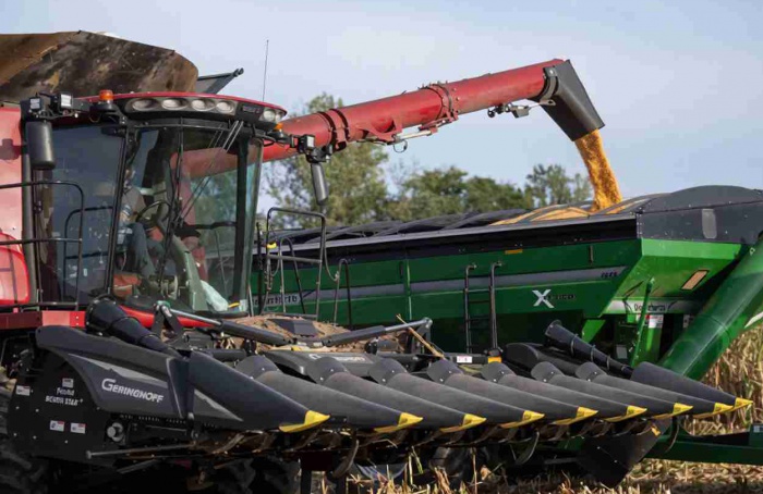Governo Trump anuncia US$ 8 bilhões em auxílio a agricultores