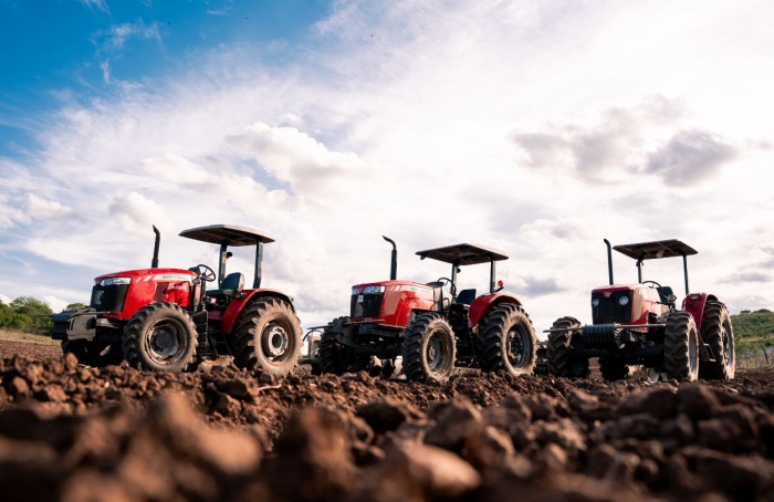 Valence Massey Ferguson estreia na Expo Riacho