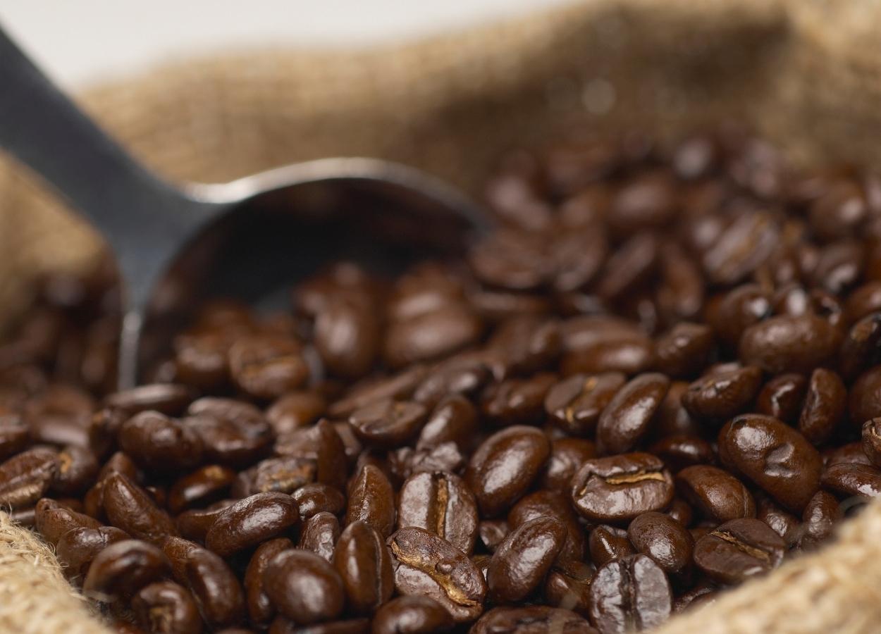 Receita com exportações de café recua em abril de 2026