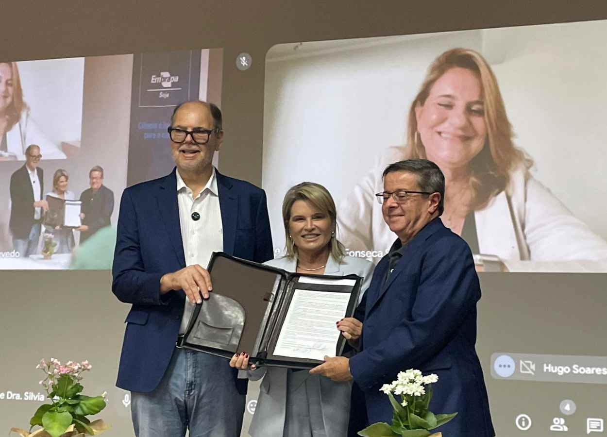 Embrapa e Paraná firmam parceria para investir na cadeia da soja