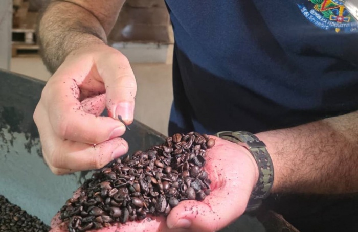 Operação apreende mais de 2 toneladas de café irregular no RJ