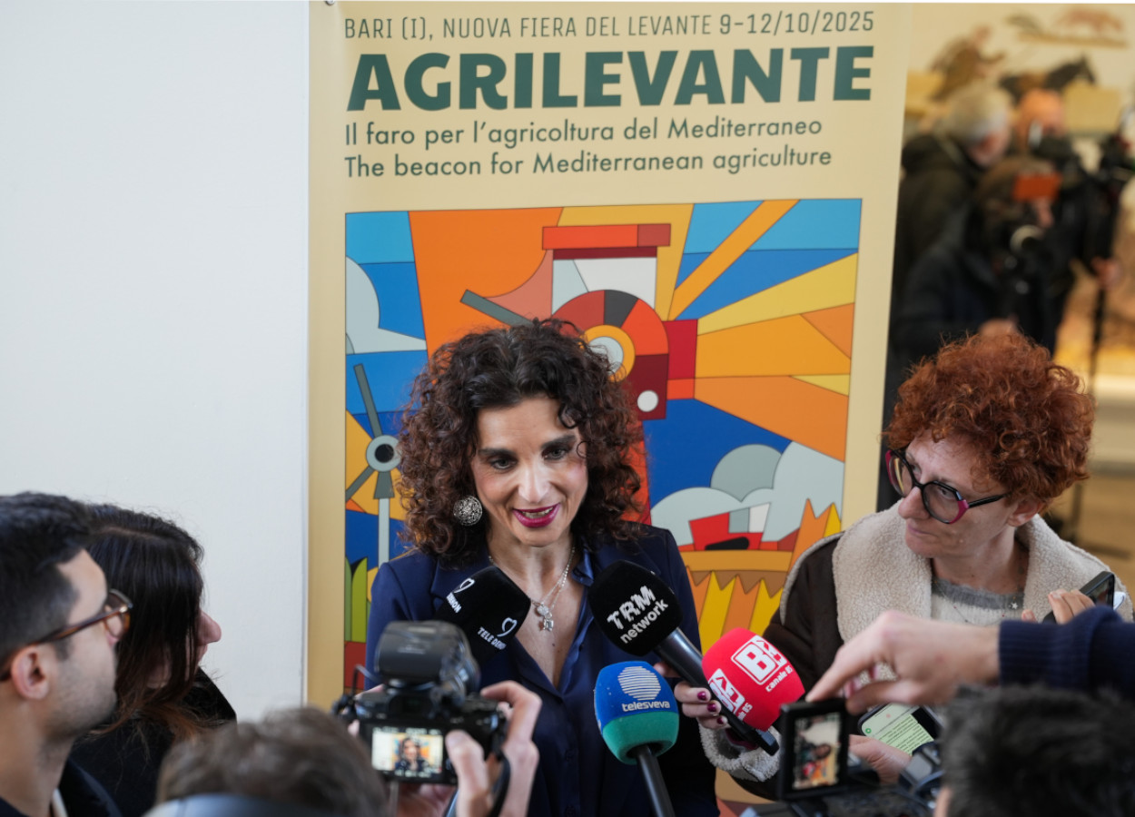 Simona Rapastella, diretora geral da FederUnacoma, durante entrevista